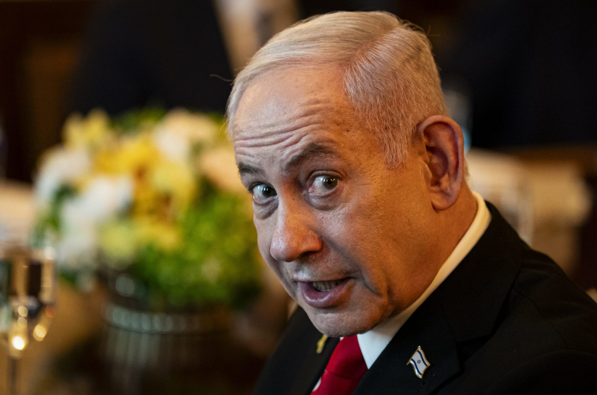 Benjamin Netanyahu afirmă: „Cât va fi nevoie, atât va dura!” și consolidează poziția sa înainte de noi alegeri în Israel Benjamin Netanyahu, premierul izraelian, a lansat joi o declarație dură și hotărâtă în cadrul unei conferințe de presă convocată special pentru presa internațională, afirmând că războiul Israelului împotriva Iranului se va încheia „mult mai repede decât cred oamenii”