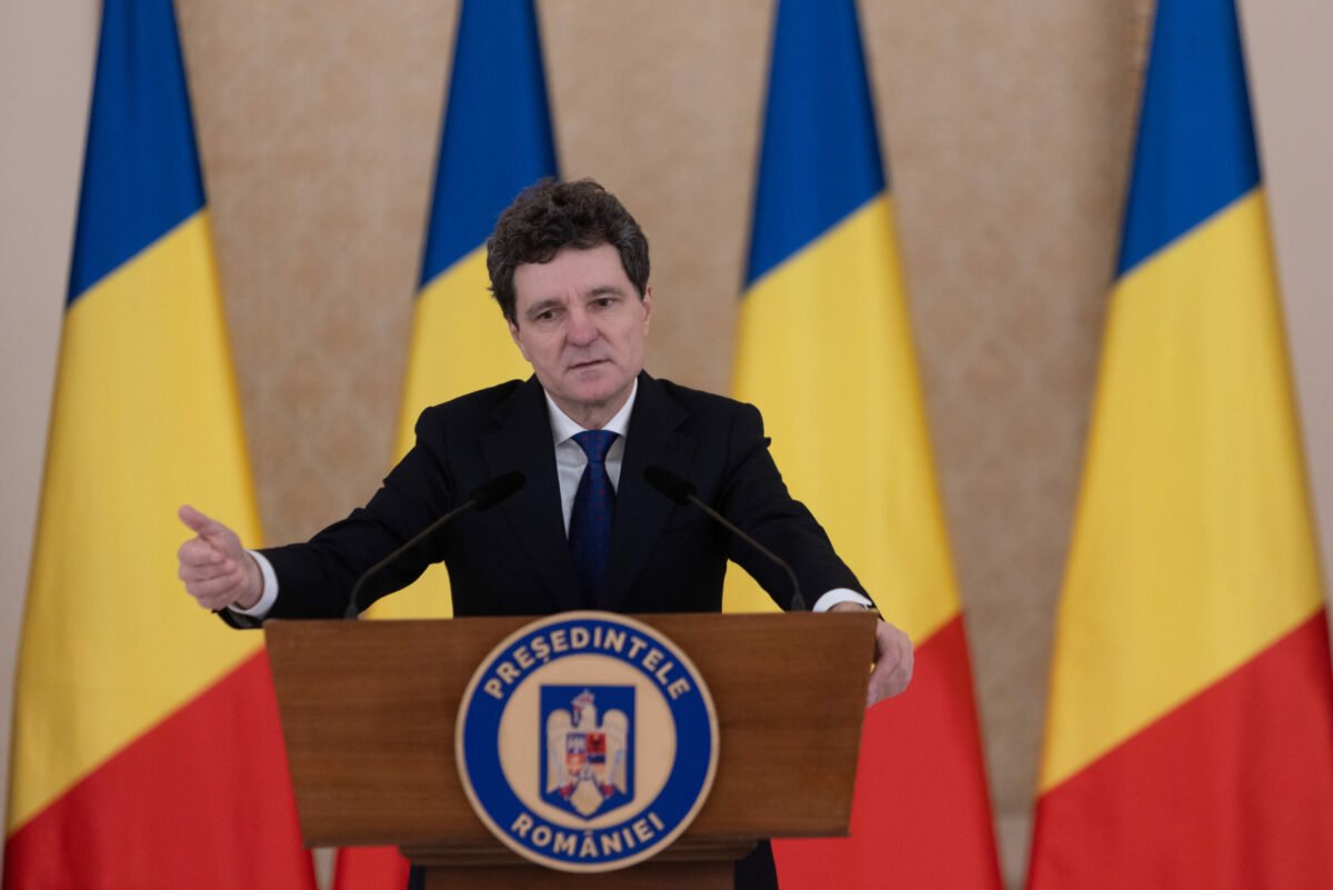 Nicușor Dan anunță rezultate pozitive în evacuarea românilor din Orientul Mijlociu, în timp ce România se implică în dosare globale de securitate și energie După o ședință crucială a Consiliului Suprem de Apărare a Țării (CSAT), primarul capitalei, Nicușor Dan, a făcut publice detalii despre eforturile românești de a asigura siguranța și evacuarea cetățenilor români situați în zone de conflict din Orientul Mijlociu