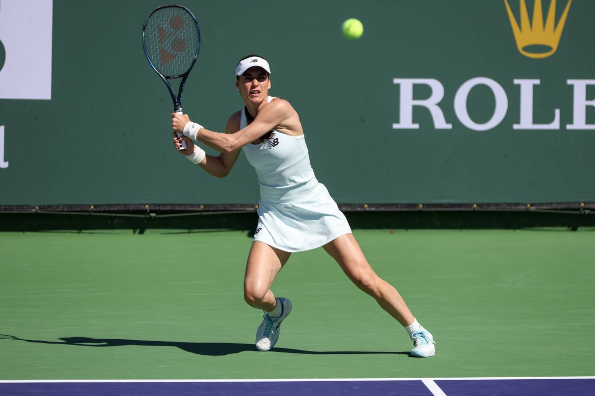 Sorana Cîrstea își păstrează calmul în condiții meteo dificile și se impune în turul 2 la Miami Open Într-un spectacol de tenismenă plin de imprevizibilități, Sorana Cîrstea a reușit să se impună în meciul cu Linda Noskova, în turul al doilea al Miami Open, care a fost marcat de ploaie și reînceperea meciului de mai multe ori