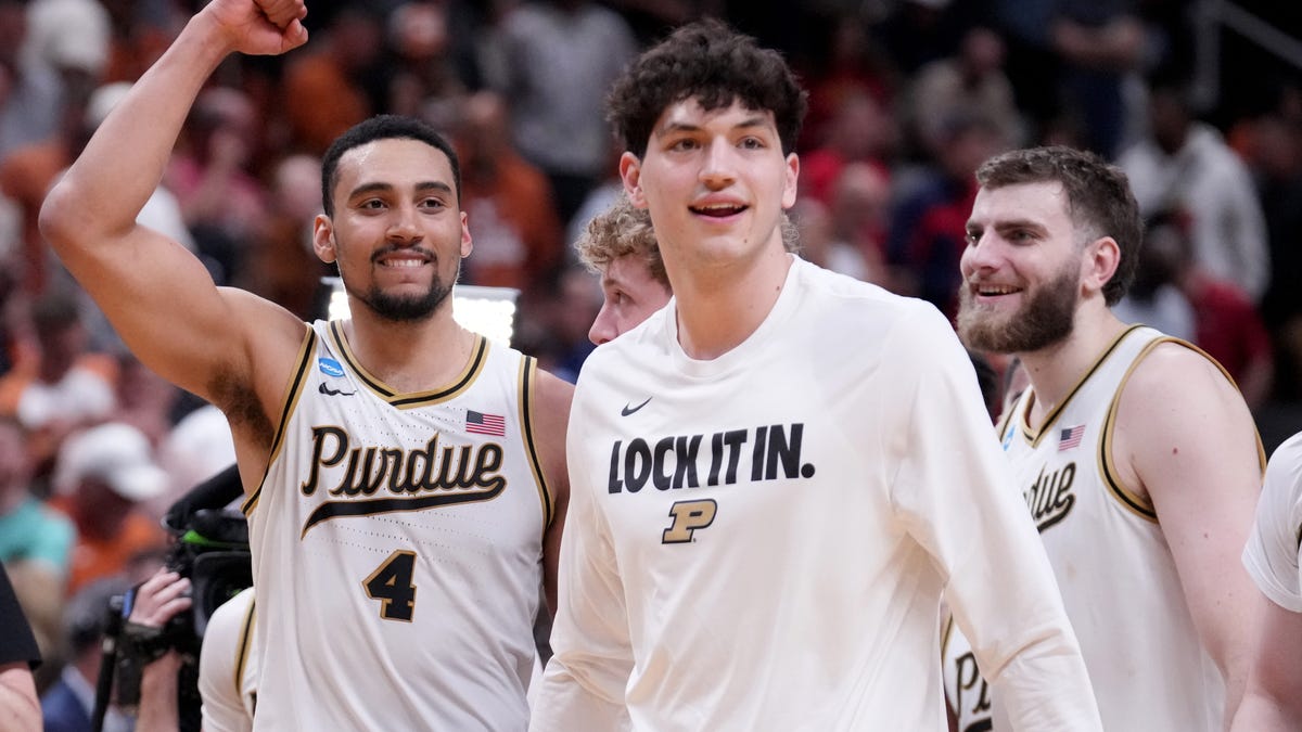 Purdue Boilermakers au reușit o performanță dramatică în cadrul turneului March Madness, câștigând meciul din Sweet 16 împotriva echipei Texas Longhorns, scor 79-77, după o finală de neuitat