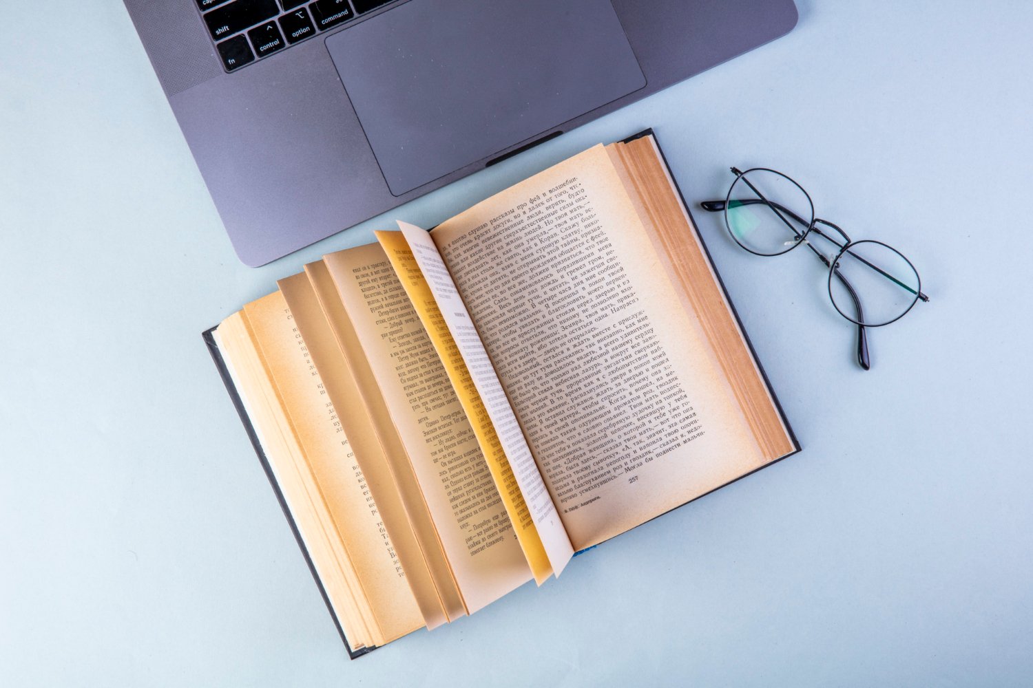 Cotor, primul librar AI din România, promite suport uman permanent