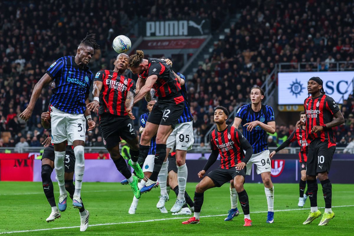 AC Milan își păstrează șansele la titlu, după o victorie crucială în derby-ul cu Inter AC Milan a câștigat derby-ul „della Madonnina” cu Inter, scor 1-0, într-un meci tensionat disputat pe stadionul „Giuseppe Meazza”