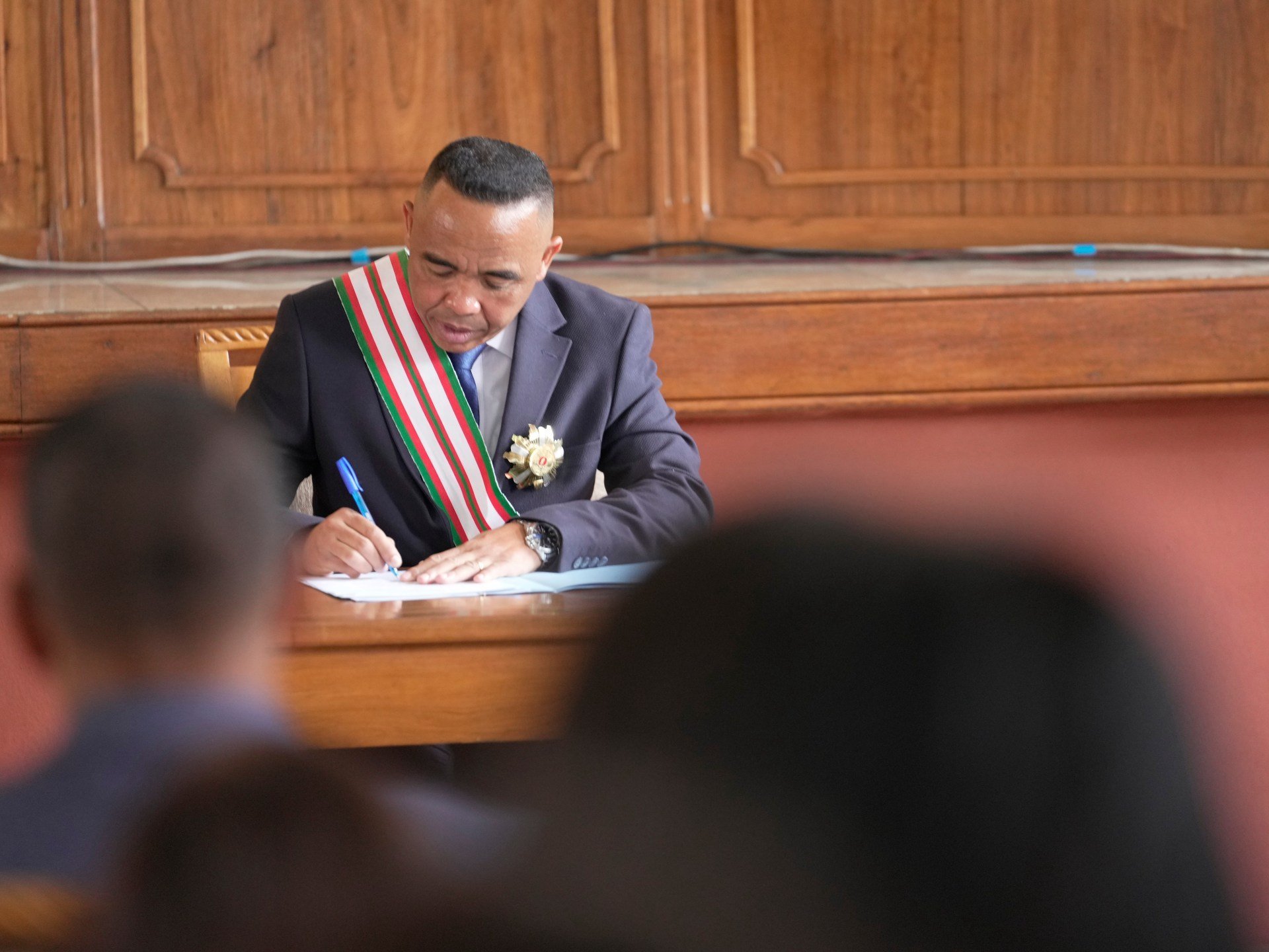Președintele Madagascarului a anunțat numirea lui Mamitiana Rajaonarison în funcția de prim-ministru, după ce l-a destituit pe Herintsalama Rajaonarivelo, într-un moment de tensiune crescând în cadrul regimului aflat încă în faze de redefinire