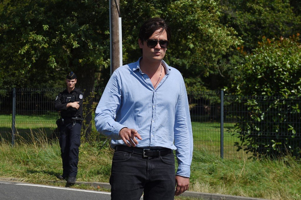 Alain Fabien Delon, fiul cel mic al celebrului actor francez Alain Delon, a decis să se retragă din procesul intentat în Franța pentru contestarea testamentului tatălui său