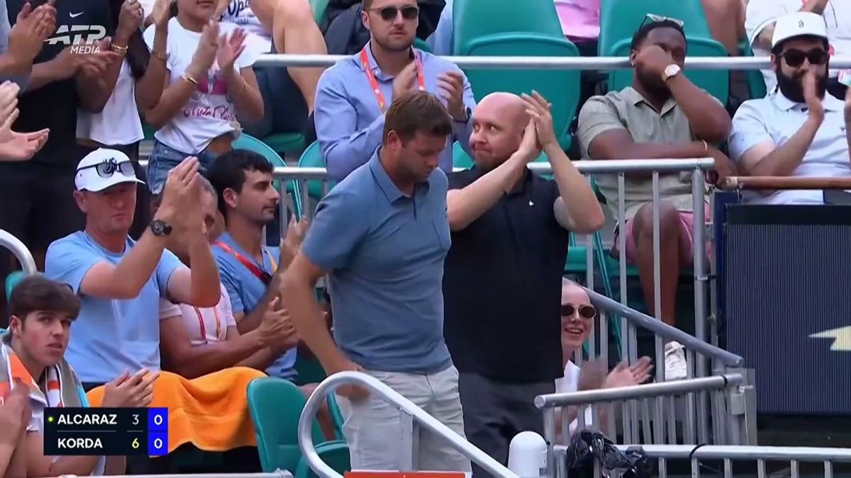 Carlos Alcaraz părăsește Miami după o performanță sub așteptări, învins de Sebastian Korda Carlos Alcaraz a încheiat prematur prezența sa la Miami Open, după o înfrângere dezamăgitoare în turul doi, în fața americanului Sebastian Korda