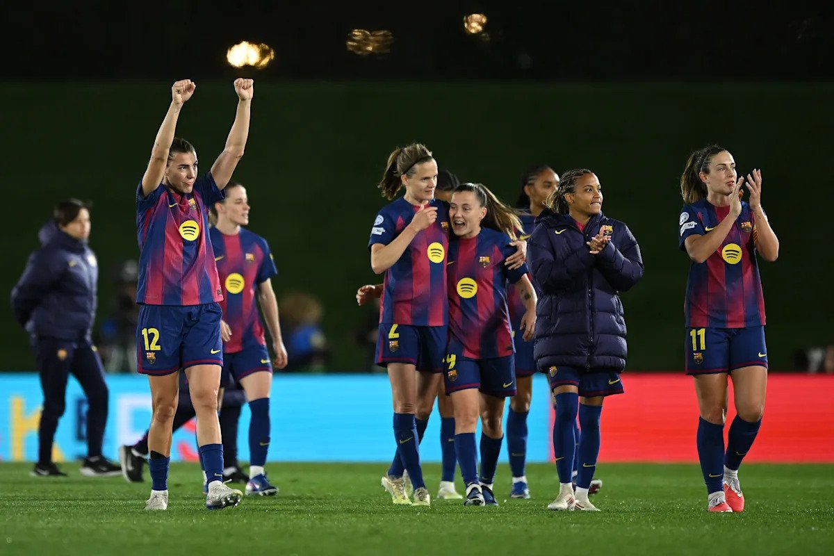 Barcelona Women își păstrează avântul: victoria clară împotriva Real Madrid Women, cu scorul de 3-0, în al doilea dintre cele trei meciuri dintr-o săptămână Barcelona Women și Real Madrid Women au trecut din nou prin fața ochilor suporterilor, în al doilea duel din cele trei programate în această săptămână, meci disputat duminică în cadrul Ligii F