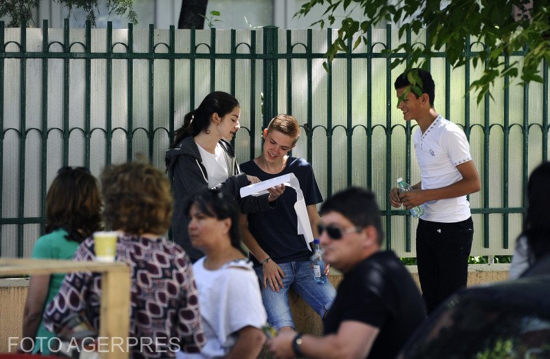 Elevii de clasa a VIII-a au susținut marți, 17 martie, proba la Matematică din cadrul simulării Evaluării Naționale 2026