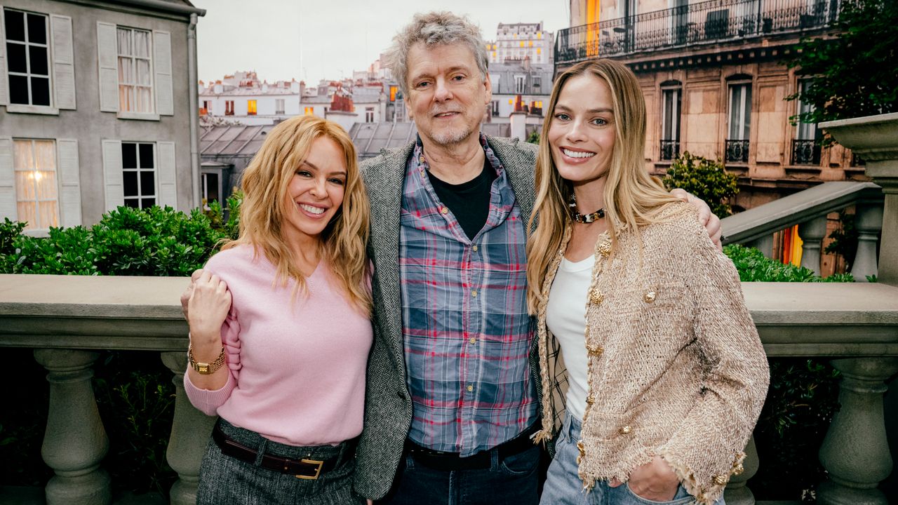 Margot Robbie pășește în universul Kylie Minogue pentru Chanel