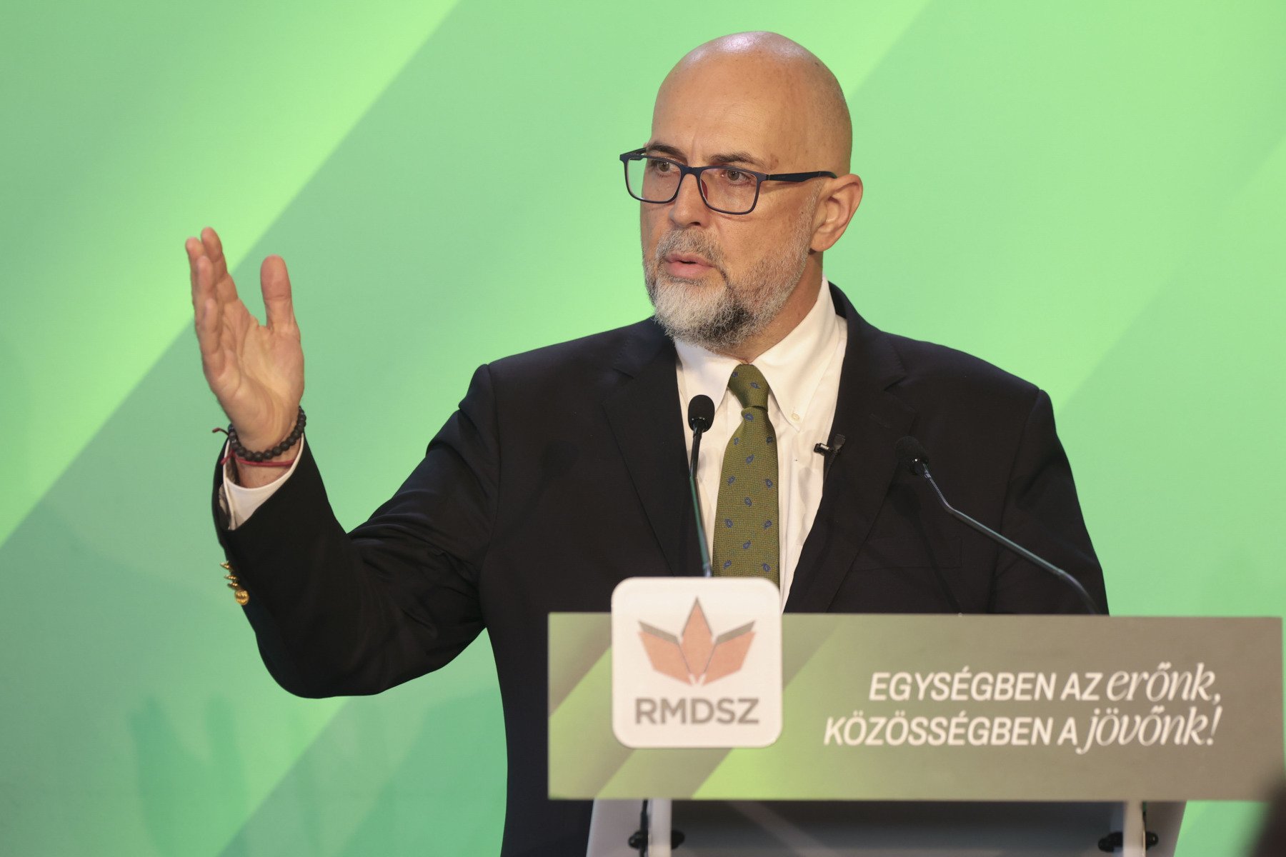 Kelemen Hunor avertizează despre limitele comentariilor lui Zelenski privind Ungaria și situația din Ucraina Liderul UDMR, Kelemen Hunor, a făcut vineri o declarație fermă referitoare la comentariile recente ale președintelui ucrainean, Volodimir Zelenski, care au stârnit controverse și nedumeriri la nivelul mișcărilor politice din Europa de Est