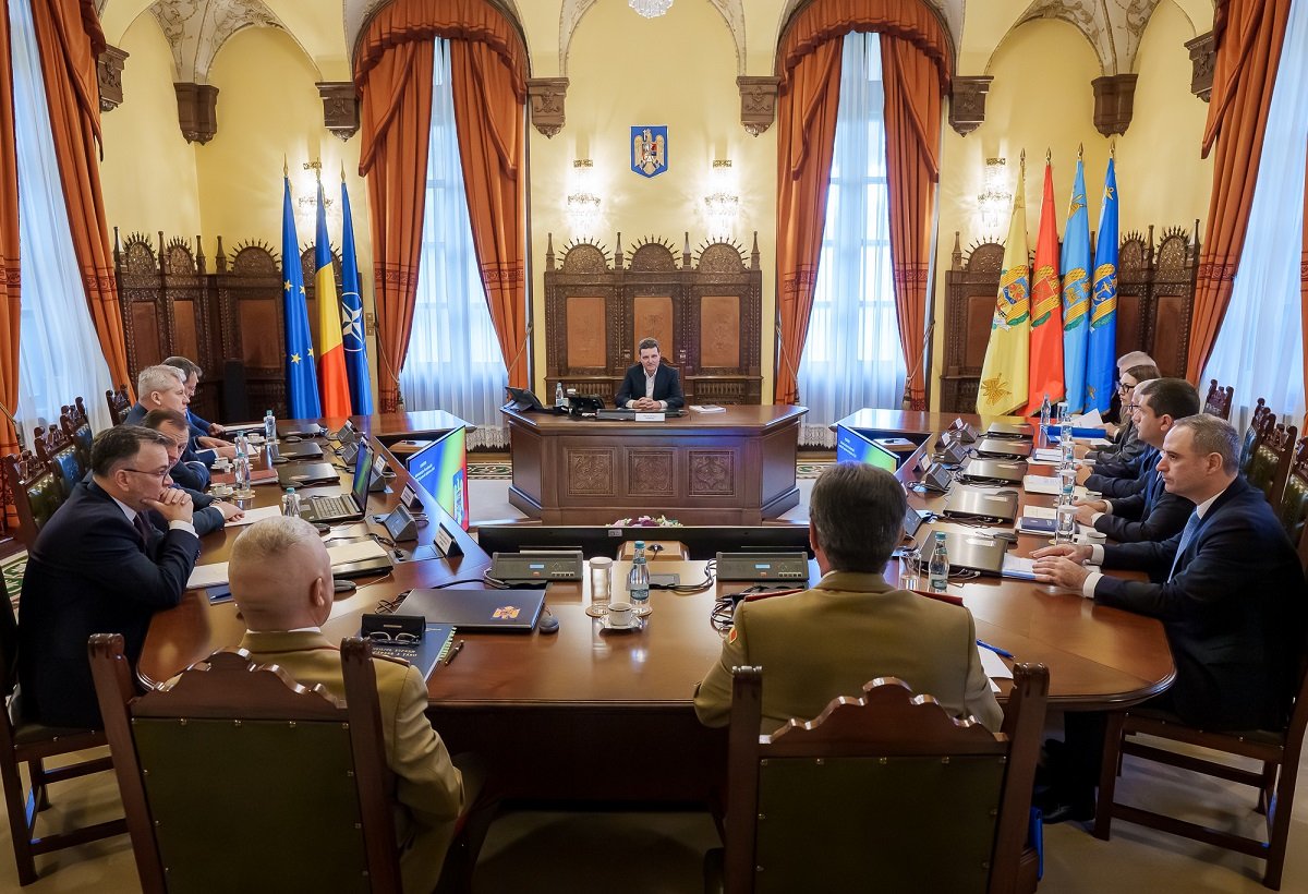 Președintele Klaus Iohannis a convocat pentru ziua de miercuri, 11 martie 2026, o ședință de urgență a Consiliului Suprem de Apărare a Țării (CSAT), într-un moment de tensiune tot mai accentuată în zona geopolitică a Europei
