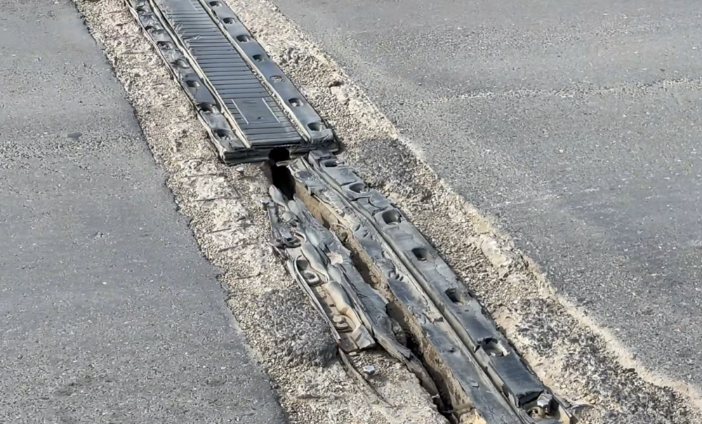Structura Pasajului Pipera, o arteră crucială pentru traficul din nordul Bucureștiului, se află într-o stare avansată de degradare, punând în pericol zilnic mii de șoferi