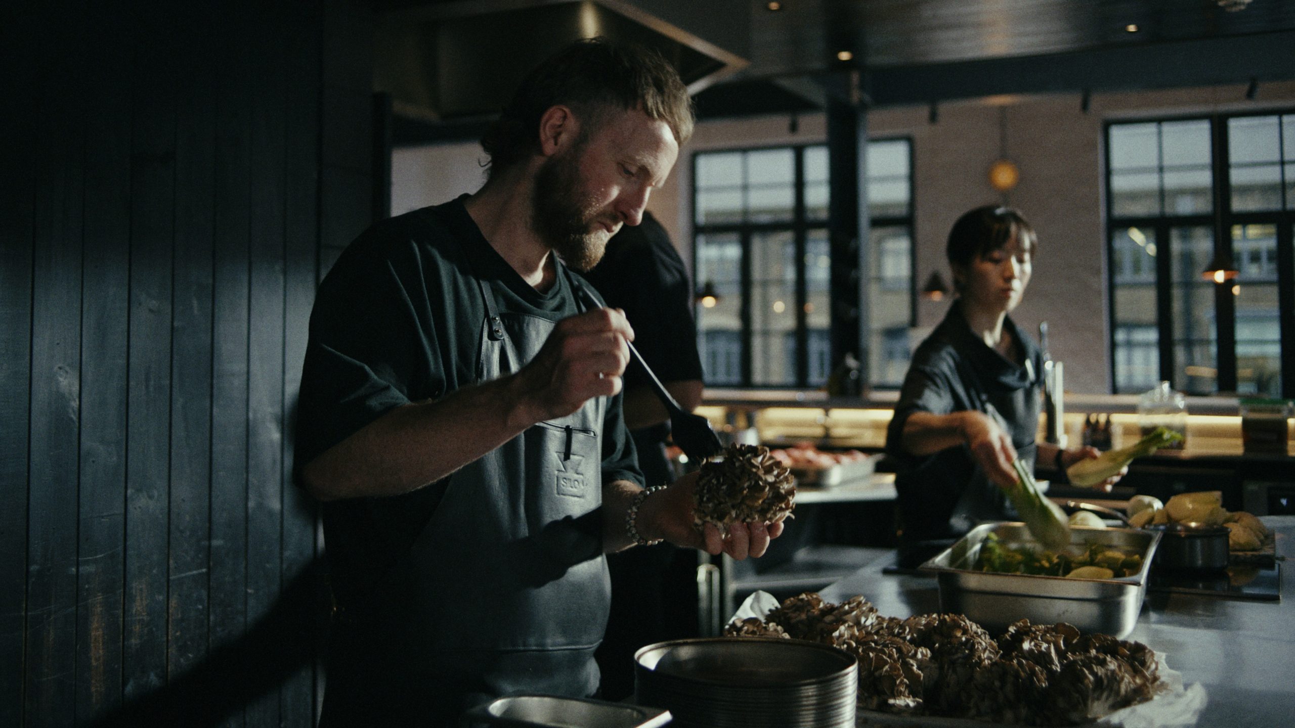 Change Drivers, seria documentarului dedicat soluțiilor pentru un viitor sustenabil, revine cu un nou episod în care risipa alimentară și impactul său asupra mediului sunt puse în centrul atenției