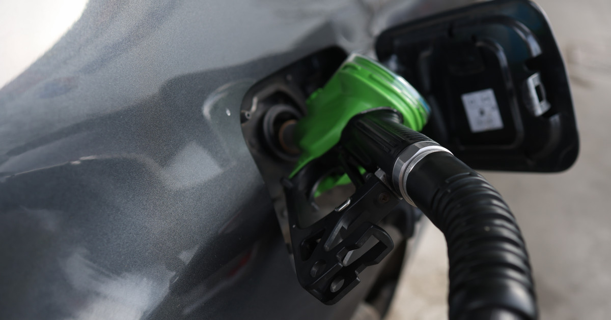 Discuții tensionate la nivel guvernamental privind reducerea accizei și TVA-ului la carburanți Situație delicată în cabinetul Executiv după conflictele apărute între membrii guvernului pe tema măsurilor fiscale pentru minimizarea costurilor carburanților