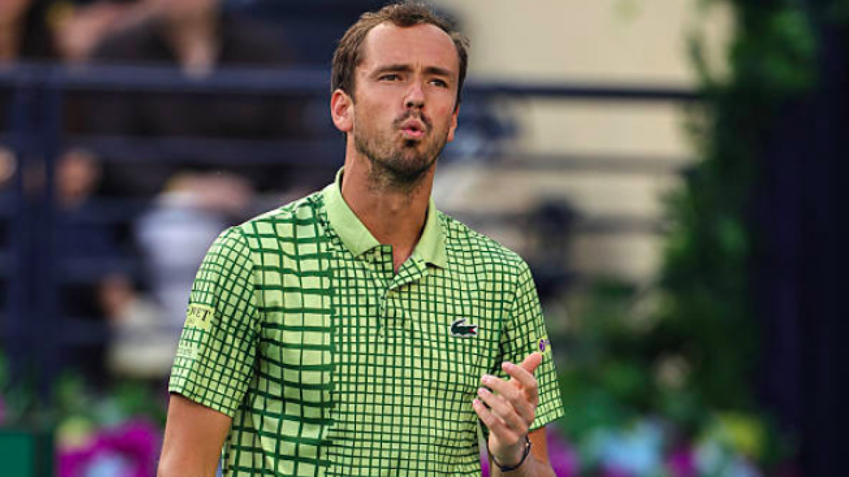 Daniil Medvedev a surprins pe toată lumea la Indian Wells, eliminându-l pe liderul mondial Carlos Alcaraz în semifinale, după un meci dominat complet cu scorul de 6-3, 7-6
