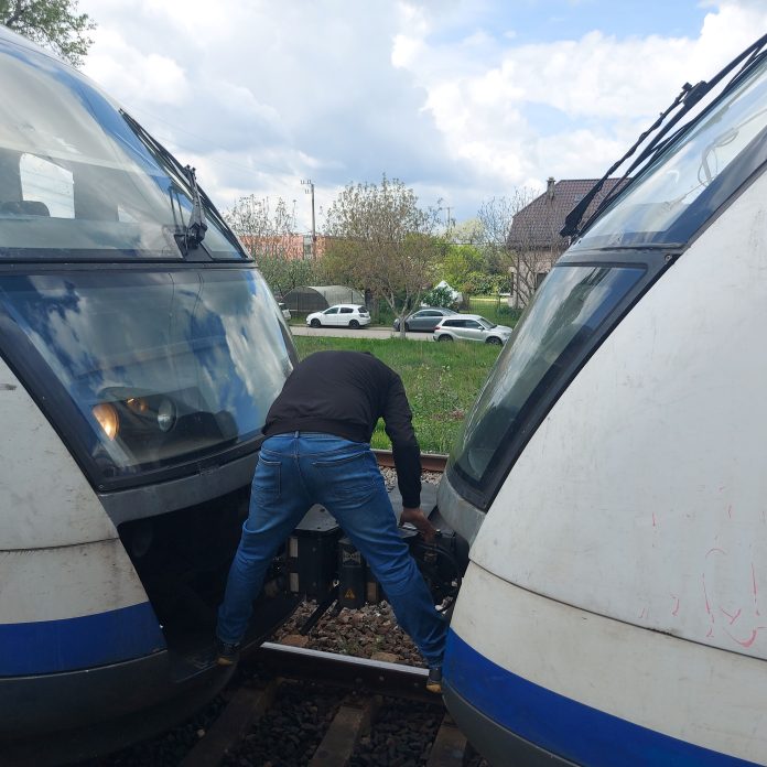 Un automat de tren s-a defectat sâmbătă dimineața pe ruta de la Aeroportul Henri Coandă spre Gara de Nord, provocând întârzieri și perturbări în traficul feroviar de pe această linie frecvent utilizată de călătorii din și către aeroport