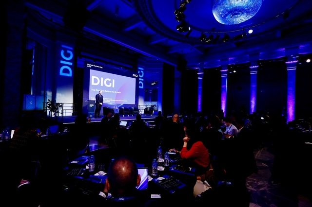 Digi Communications țintește piețele internaționale și respinge orice ofertă de achiziție din partea gigantului spaniol Telefónica, confirmând că planurile sale de extindere și listare pe bursă continuă conform strategiei stabilite