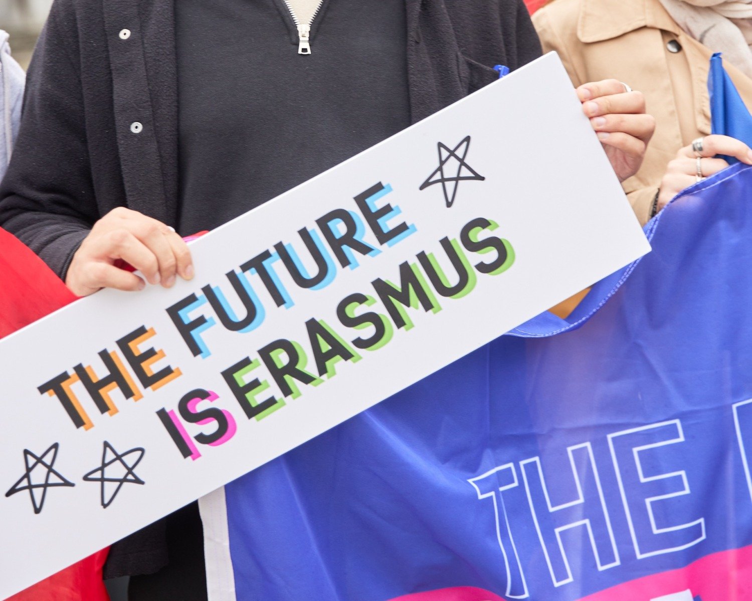 Curtea de Conturi Europeană ridică semne de întrebare asupra programelor Erasmus+ și AgoraEU, criticate pentru probleme de guvernanță și monitorizare Controversă în spațiul european privind transparența și eficiența programelor de finanțare pentru educație, cultură și mass-media