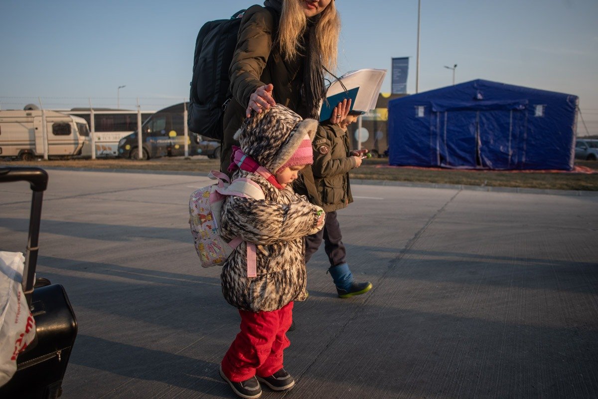 Comisie internațională de anchetă acuză Rusia de crime împotriva umanității în Ucraina O comisie internațională de cercetare a drepturilor omului, sprijinită de ONU, a lansat acuzații grave împotriva Rusiei, susținând că oficialii ruși se fac vinovați de comiterea unor „crime împotriva umanității” în Ucraina, în special prin deportări forțate de copii ucraineni în Rusia