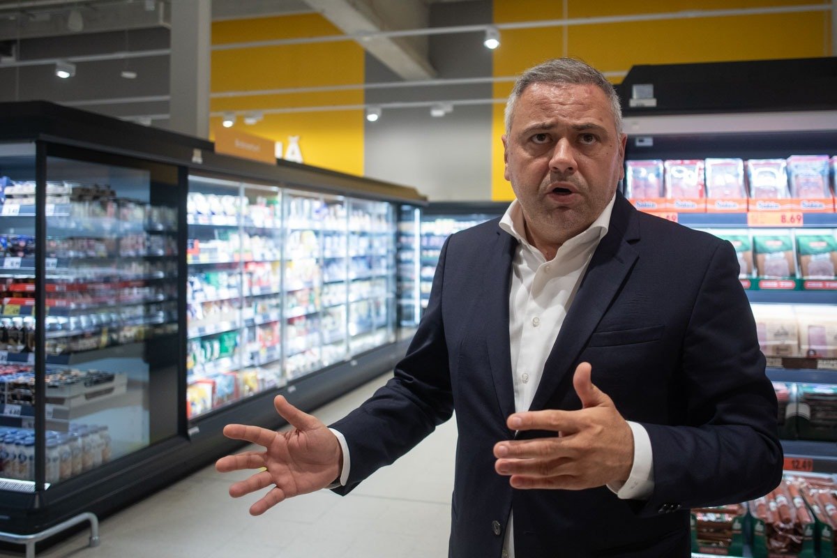 Farmers’ Struggle and Rising Food Prices: Romanian Agriculture Under Pressure România se află în fața unui paradox agricol: în timp ce terenurile agricole fertile și tradiția vitală a fermierilor spun altceva, realitatea economică a sectorului agricol este din ce în ce mai sumbră