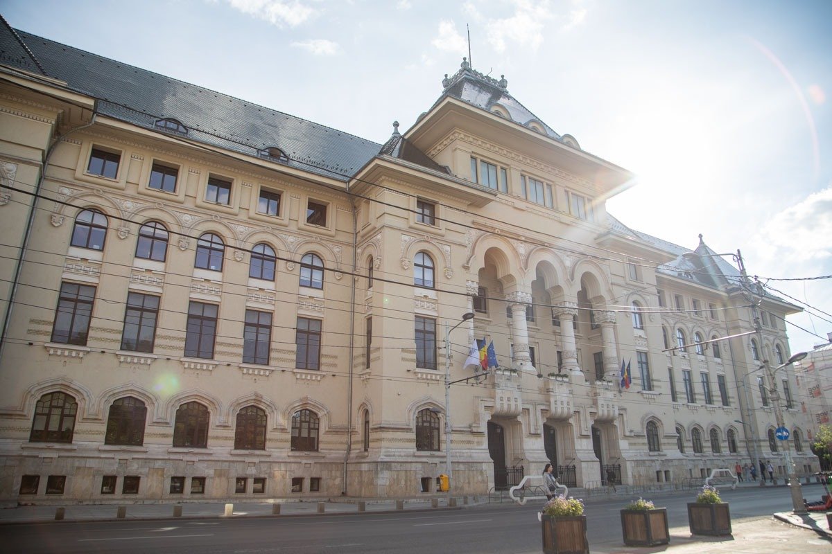 Ciprian Ciucu face apel către coaliție: adoptarea rapidă a bugetului de stat pentru beneficiile bucureștenilor Primarul Capitalei, Ciprian Ciucu, a lansat vineri un apel ferm către partidele aflate la guvernare, cerând adoptarea urgentă a proiectului de buget pentru anul în curs