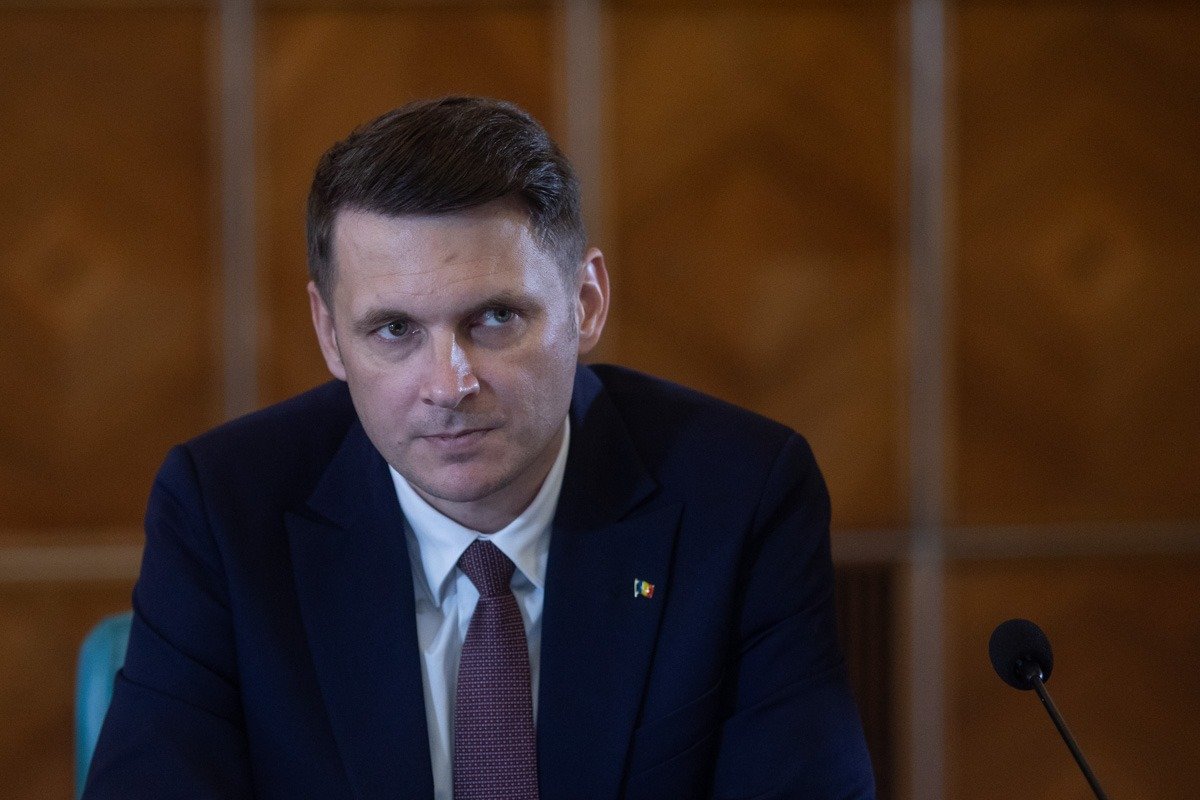 Mircea Abrudean, despre posibila numire la SRI: „Nu am avut discuții cu președintele Nicușor Dan” Într-un climat politic tot mai agitat și influențat de zvonuri privind schimbări la vârful serviciilor secrete, Mircea Abrudean, președintele Senatului, a clarificat sâmbătă poziția sa vizavi de eventualitatea numirii la conducerea SRI