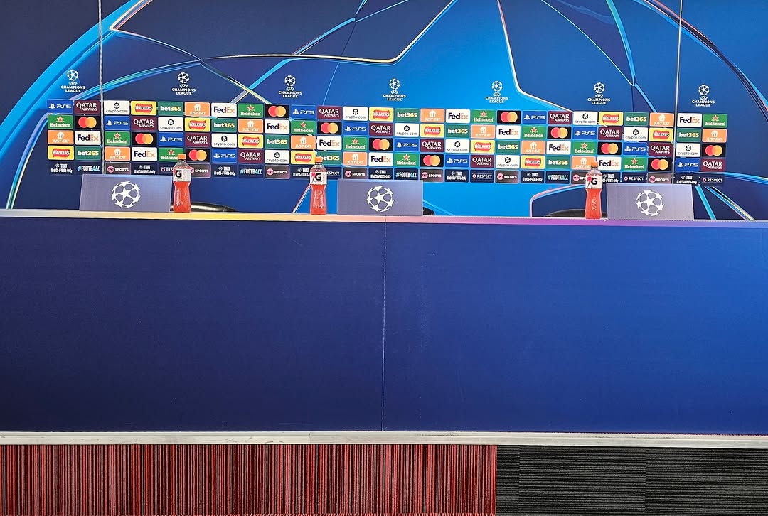 Galatasaray – Liverpool, confruntare decisivă: anunțul oficial și așteptările înainte de marea revanșă Galatasaray a organizat miercuri seară o conferință de presă în cadrul căreia antrenorul Okan Buruk și mijlocașul Gabriel Sara au discutat despre meciul crucial de marți, când trupa galben-roșie va întâlni Liverpool în manșa retur a fazei eliminatorii din UEFA Europa League