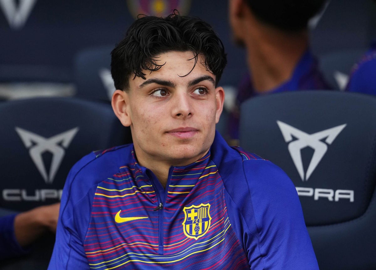 Tânărul Xavi Espart, revelația Barcelonei, face pasul spre prim-plan după debutul surprinzător din Liga Campionilor Într-o seară plină de emoții la St James’ Park, Barcelona a traversat un prim meci din dublul duel cu Newcastle, înfruntând o provocare neașteptată: un debut de vis al unui tânăr jucător, Xavi Espart, care a reușit să lase o impresie durabilă în doar câteva minute pe teren
