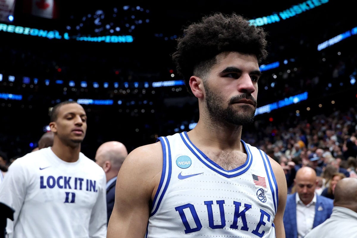Duke a suferit o înfrângere dramatică în sferturile de finală ale NCAA Tournament, după ce a condus cu 19 puncte la pauză și părea că își pregătește trilul spre prima final four în acești ultimi ani