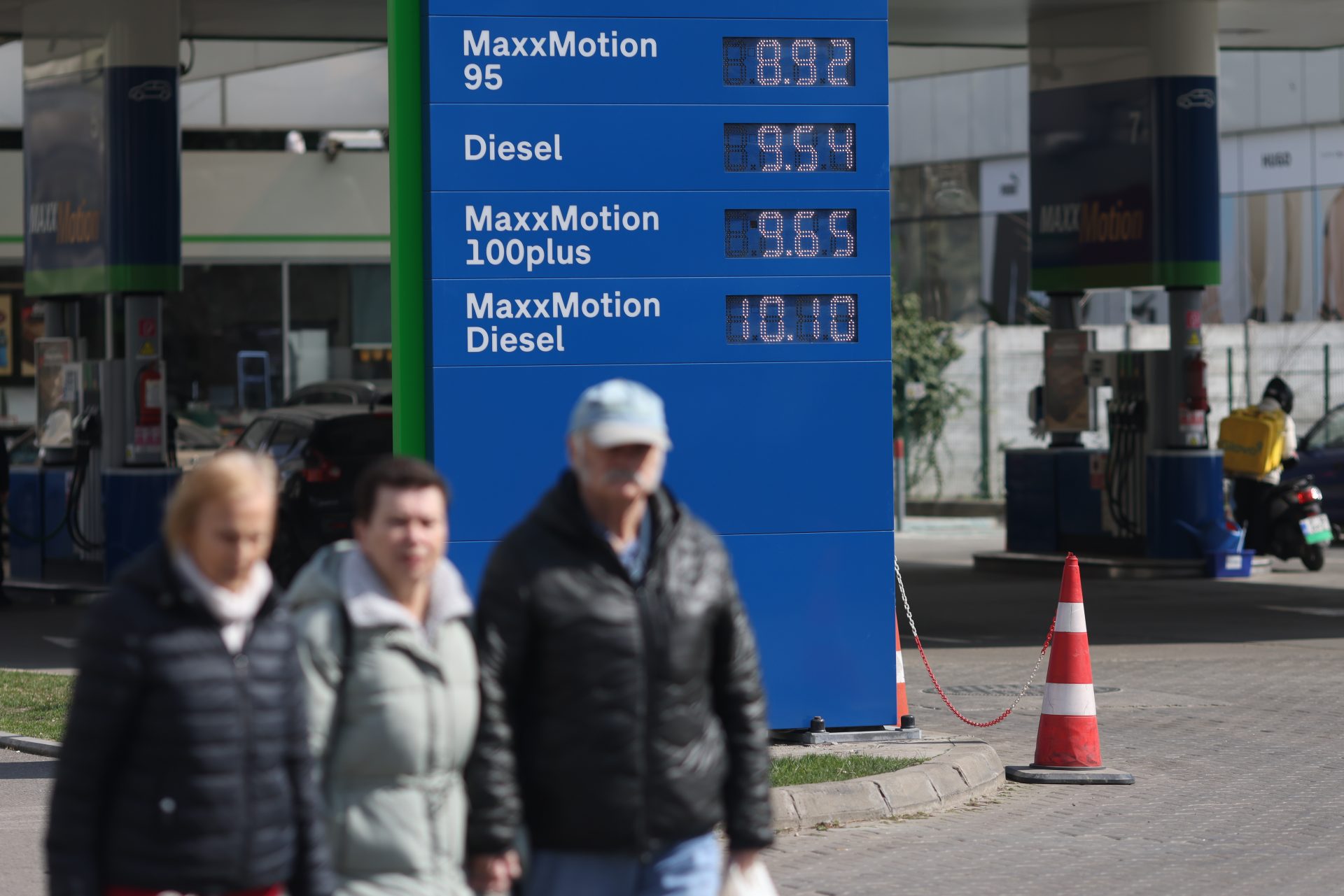 Guvernul Bolojan a anunțat recent adoptarea unei ordonanțe de urgență care declară oficial „situație de criză pe piața țițeiului și a produselor petroliere”