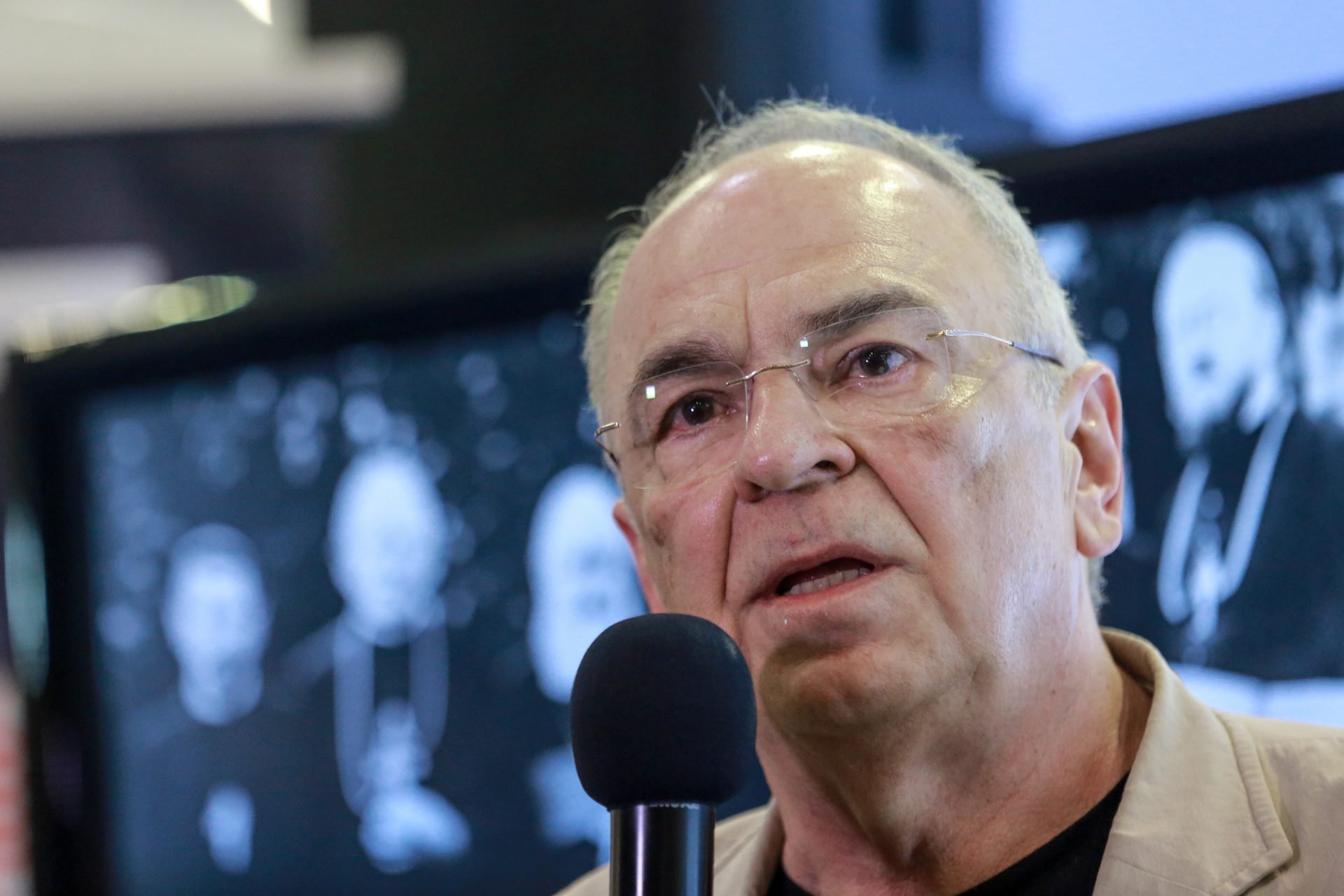 Gabriel Liiceanu: „Criza mondială este un ceas al discordiei planetare” Filozoful Gabriel Liiceanu avertizează asupra unui moment critic al istoriei omenirii, în care încrederea între popoare și națiuni dispare, iar comportamentul liderilor mondiali devine tot mai imoral