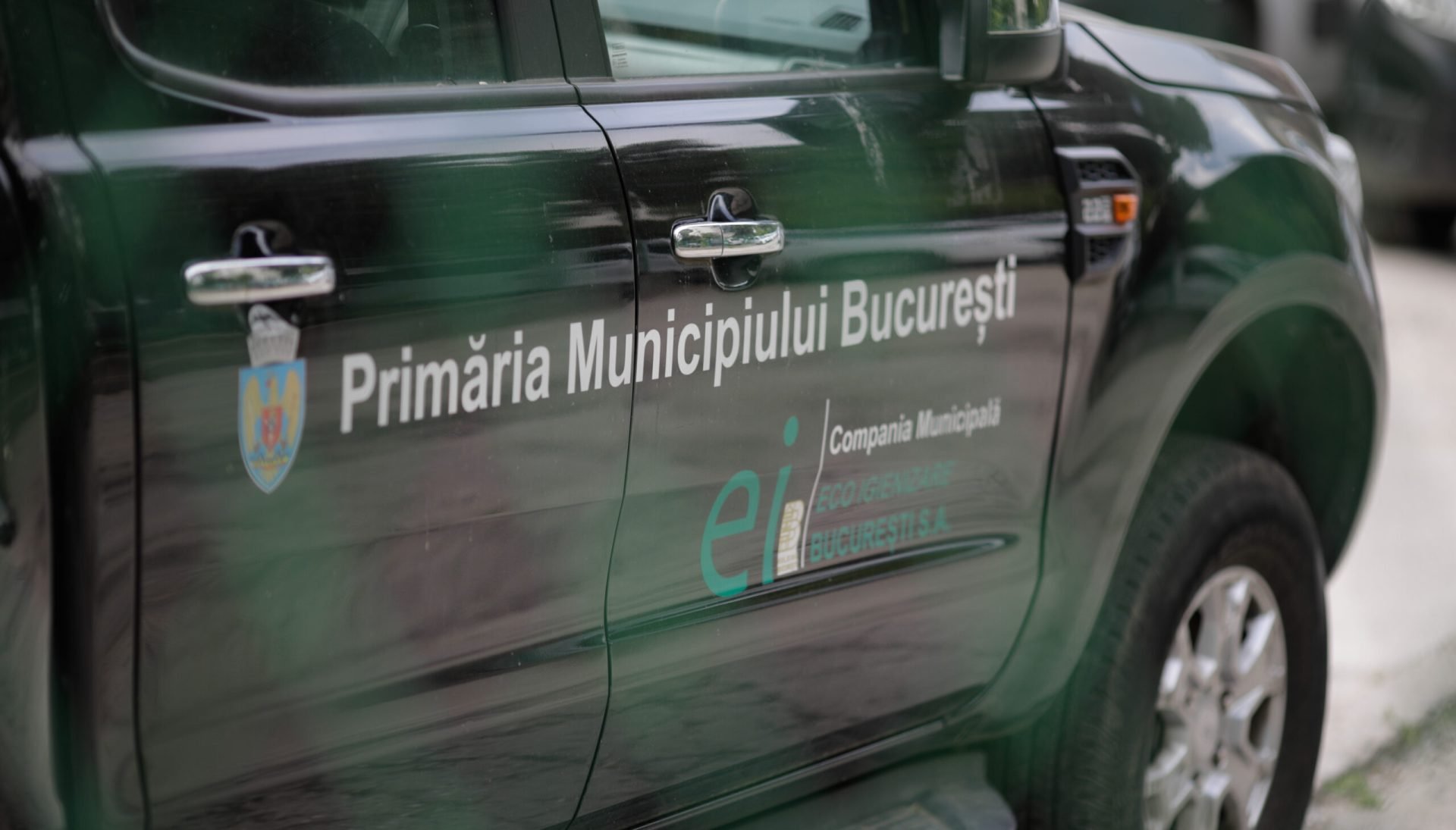 Bucureștenii au la dispoziție, în această perioadă, o serie de servicii esențiale pentru menținerea unui mediu urban sănătos și sigur, incluzând dezinsecție, dezinfecție și deratizare