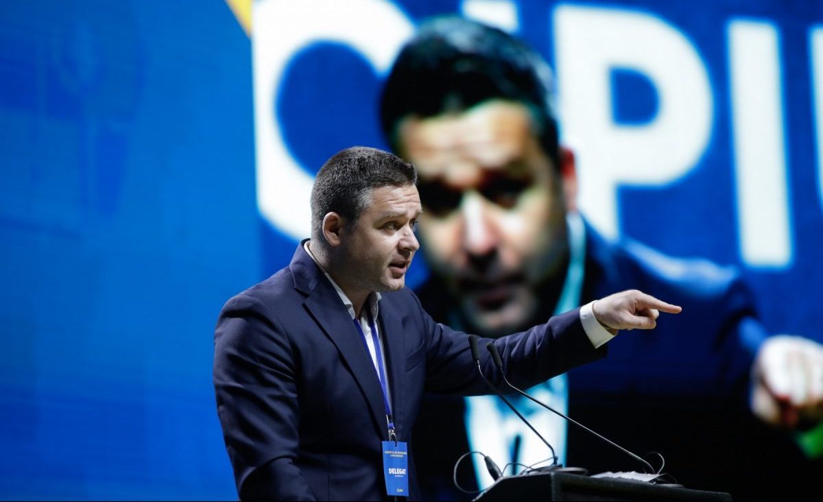 Bucureștiul, orașul în care milioane de oameni își desfășoară zilnic activitatea, se confruntă din ce în ce mai acut cu probleme grave de degradare urbană și dezordine