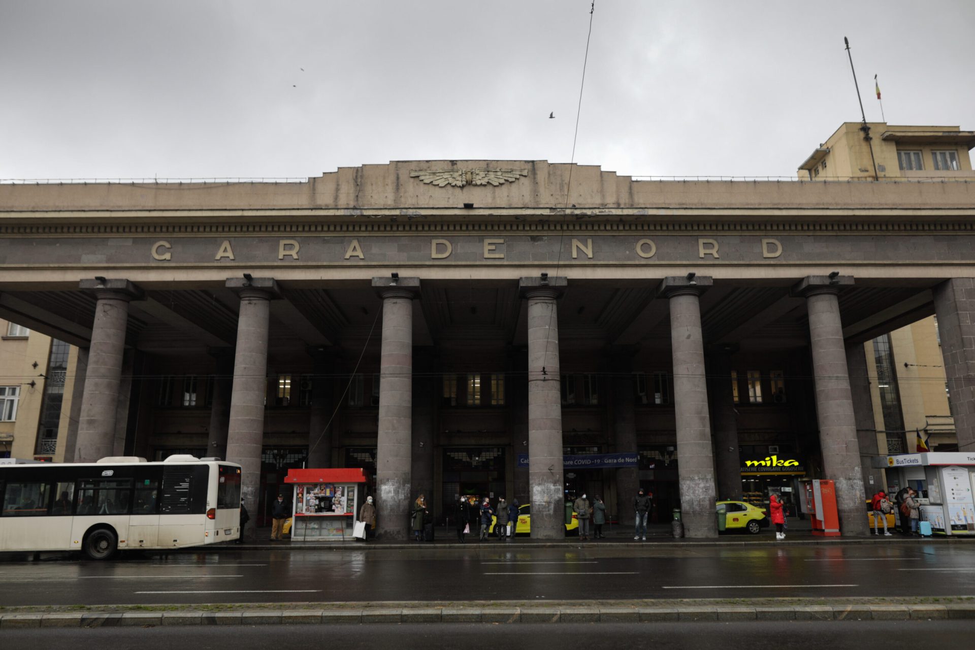 Reabilitarea Gării de Nord, una dintre cele mai importante și istorice gări din București, se află în impas, atrăgând atenția autorităților europene și a opiniei publice