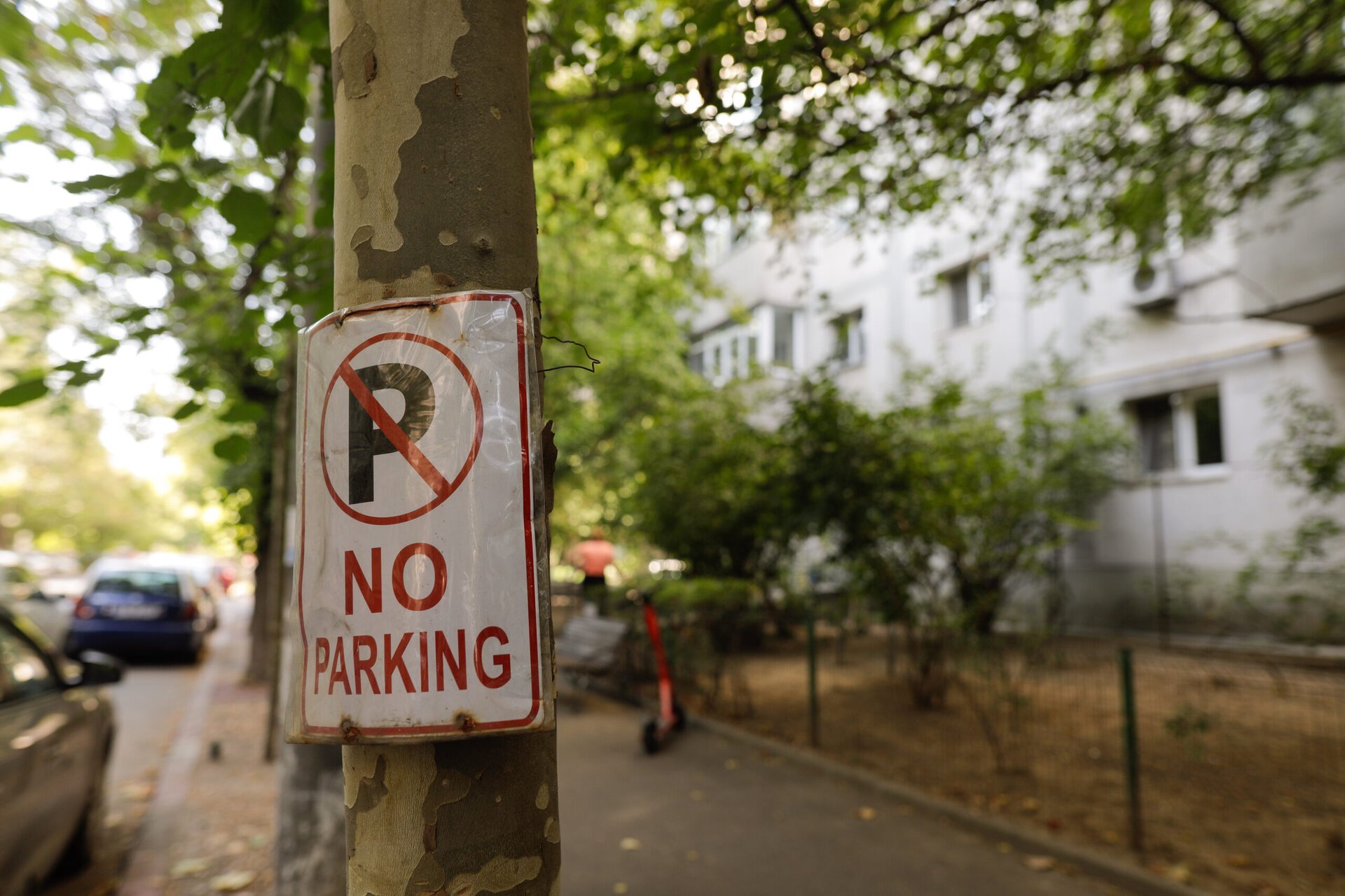 Poliția Locală a Sectorului 1 din București a intensificat acțiunile de control pentru combaterea fenomenului blocării ilegale a locurilor de parcare, confiscând în ultimele zile 44 de dispozitive improvizate utilizate pentru a „rezerva” locuri din domeniul public