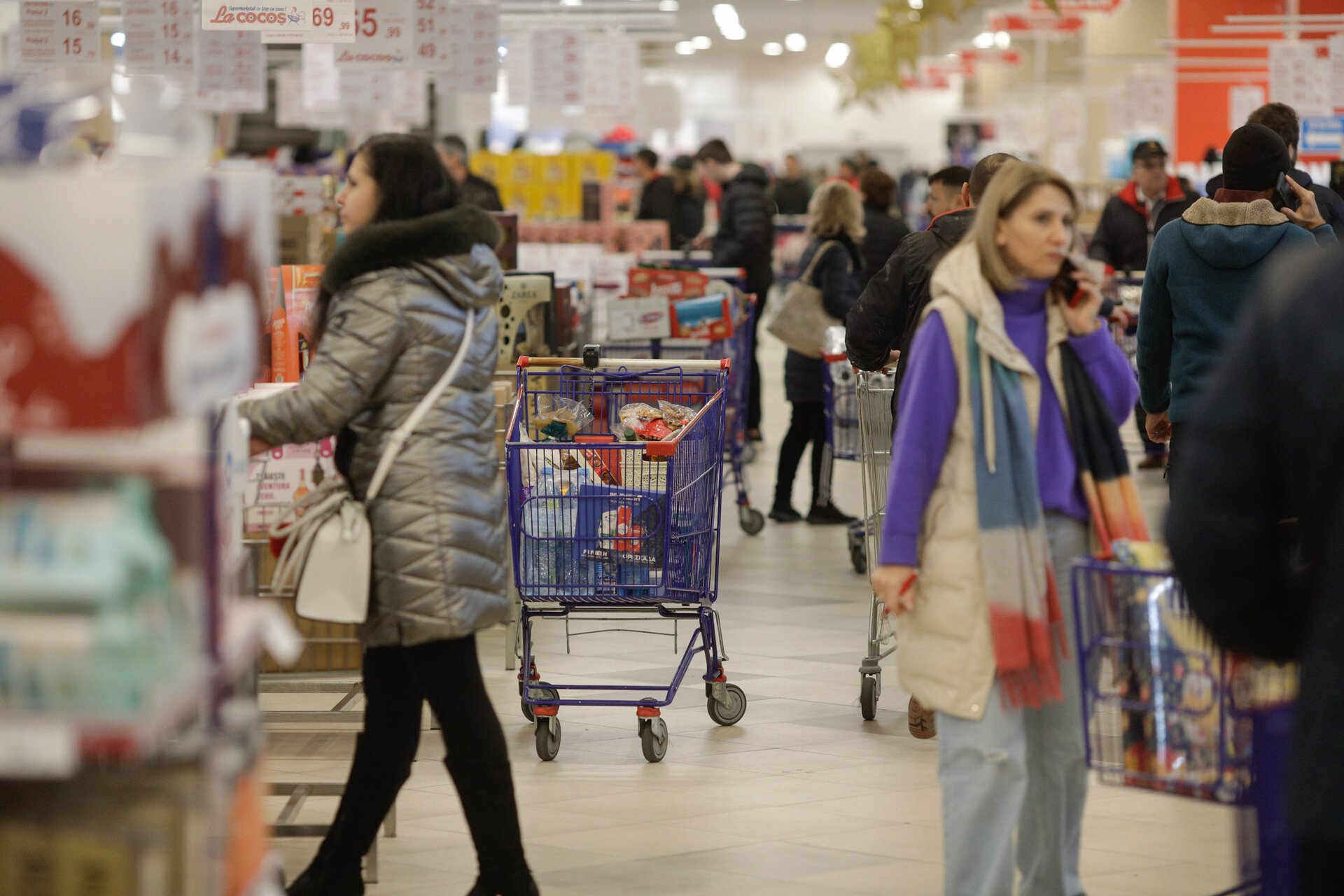 Războiul din Iran și creșterea prețurilor la alimente: ce impact vor avea turnurile de prețuri asupra consumatorilor români Tensiunile din Orientul Mijlociu, cauzate de conflictul recent din Iran, încep deja să influențeze economia globală, iar românii trebuie să fie pregătiți pentru posibile creșteri ale costurilor la combustibili și transport