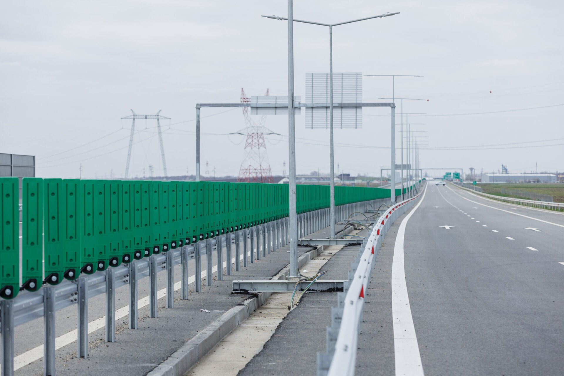 Traficul rutier de pe Autostrada A2 București – Constanța a fost restricționat temporar marți, 14 martie, fiind restricționat accesul pe prima bandă de circulație între kilometrii 160 și 161, în urma unor lucrări necesare la rosturile de dilatație ale carosabilului