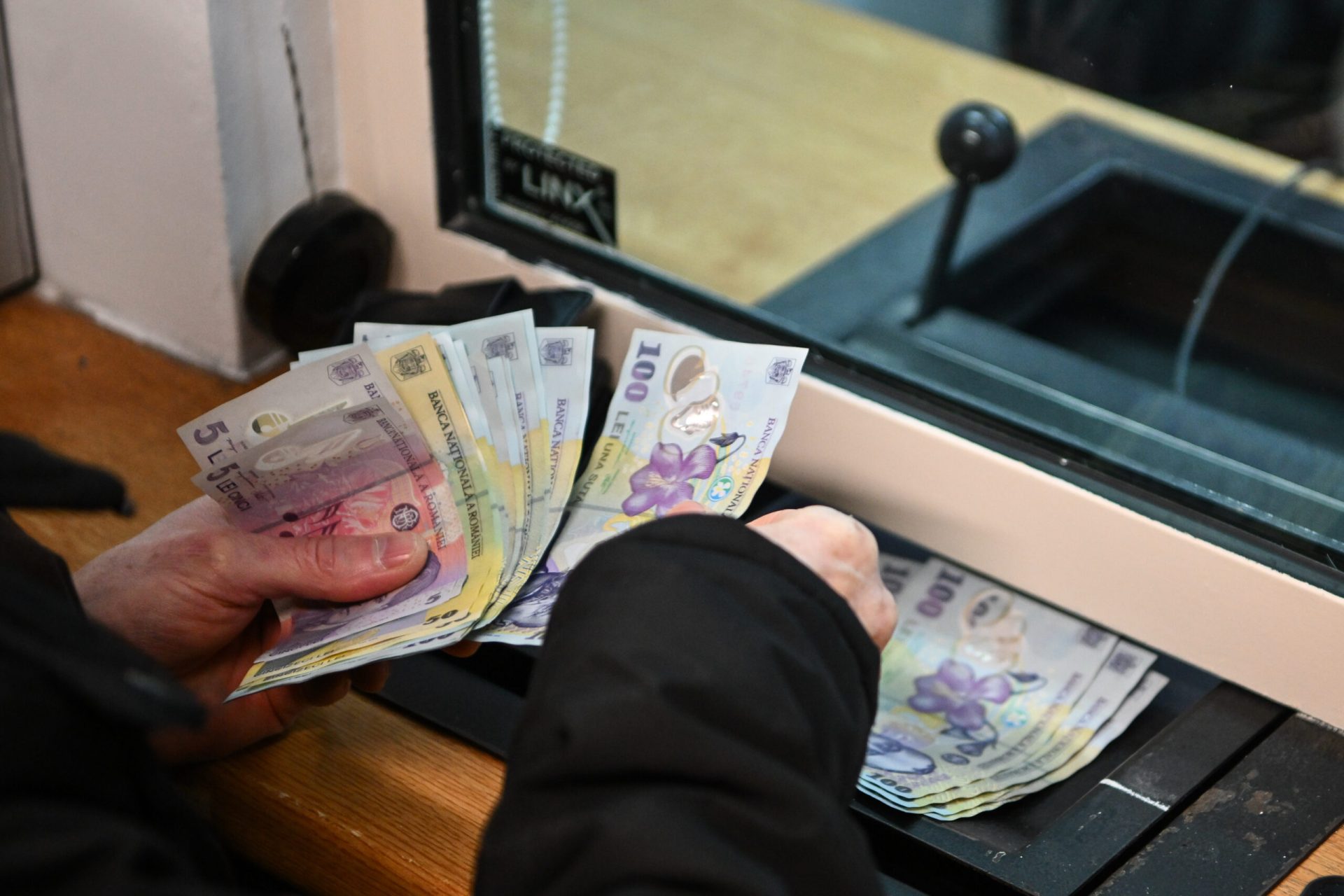 Primăria Sector 4 anunță posibilitatea bucureștenilor care au plătit deja impozitul pe clădiri pentru anul 2026 să își recupereze sumele plătite în plus, într-un context de reduceri fiscale instituite recent de Guvernul României