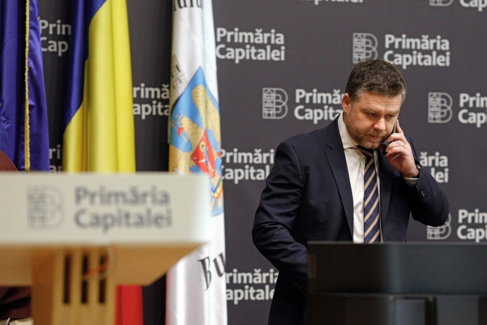 O rețea ascunsă de privilegii și favoruri în administrația imobiliară a Capitalei devine tot mai vizibilă, după o investigație care scoate la iveală modul în care locuințele sociale și terenurile publice sunt distribuite în mod preferențial, în condițiile în care mii de bucureșteni așteaptă încă un sprijin real pentru un acoperiș