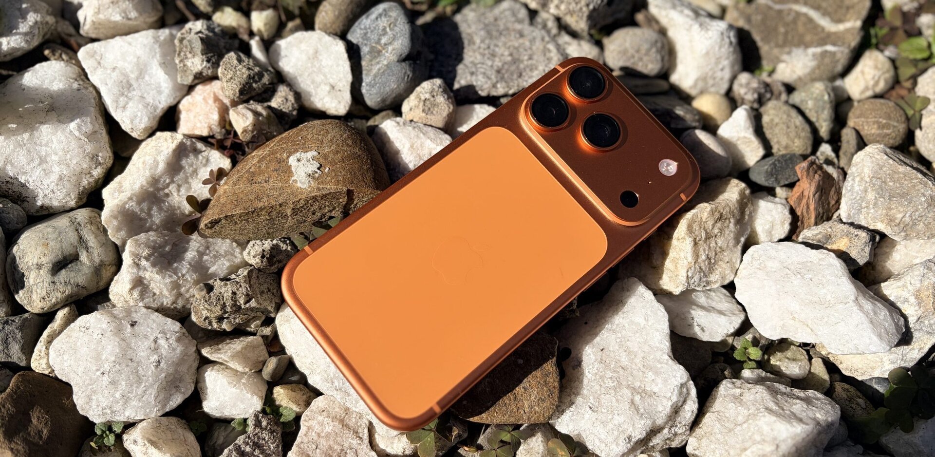 Protecția datelor și siguranța tranzacțiilor mobile devin tot mai critice pe fondul creșterii tentativailor de fraudă digitală și a tehnicilor de înșelătorie precum scamurile cu sim swap