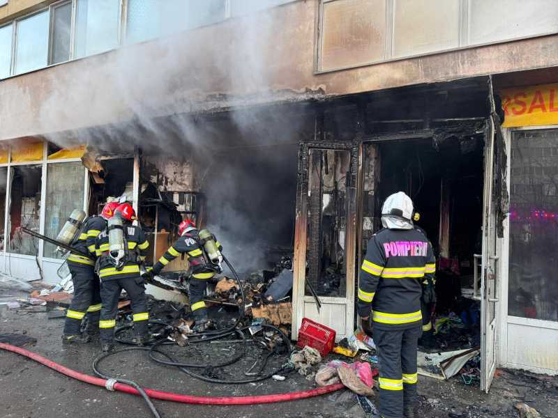 Incendiul de la Șoseaua Pantelimon, localizat după ore de luptă cu flăcările Un incendiu izbucnit sâmbătă la un spațiu comercial de la parterul unui bloc din Șoseaua Pantelimon a fost, în sfârșit, localizat, potrivit informațiilor furnizate de ISUBIF