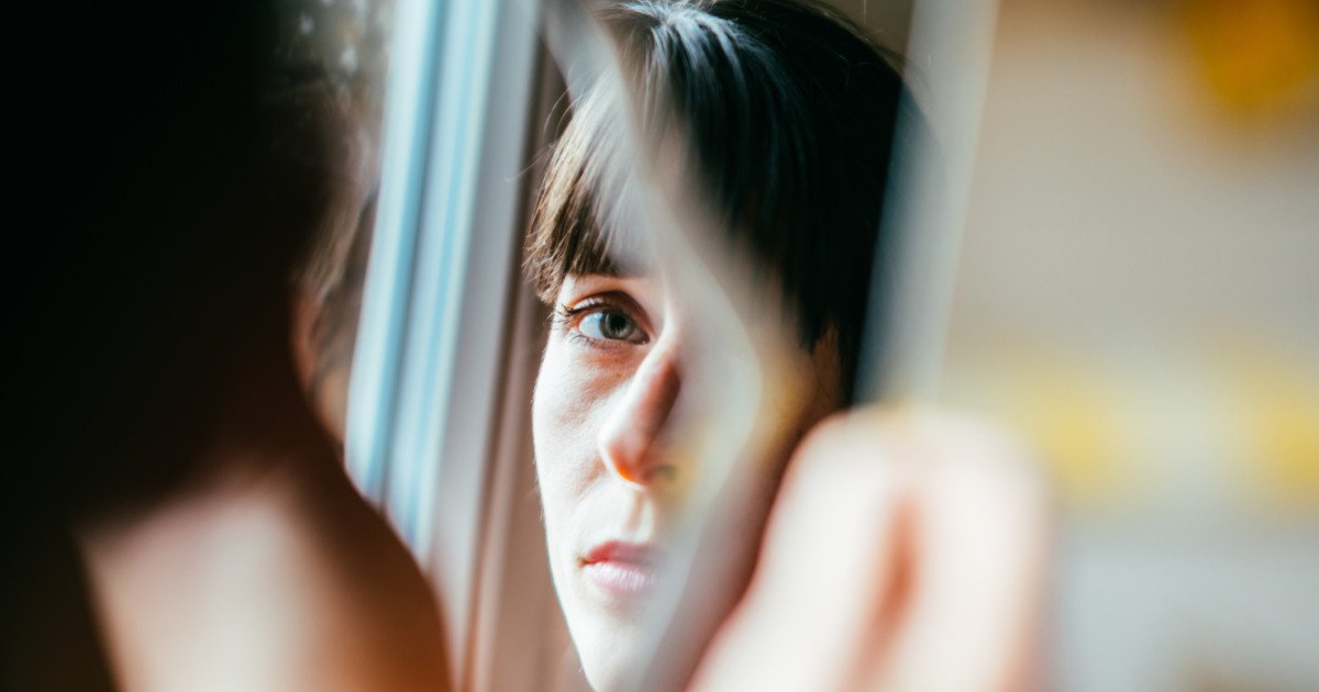 Criza sănătății mentale în România: un sistem depășit, o populație tot mai vulnerabilă Problemele de sănătate mintală devin, iată, din ce în ce mai alarmante în România, unde numărul persoanelor care se confruntă cu depresia și alte tulburări psihice crește rapid, iar sistemul de diagnosticare și tratament pare insuficient pentru a face față acestei provocări