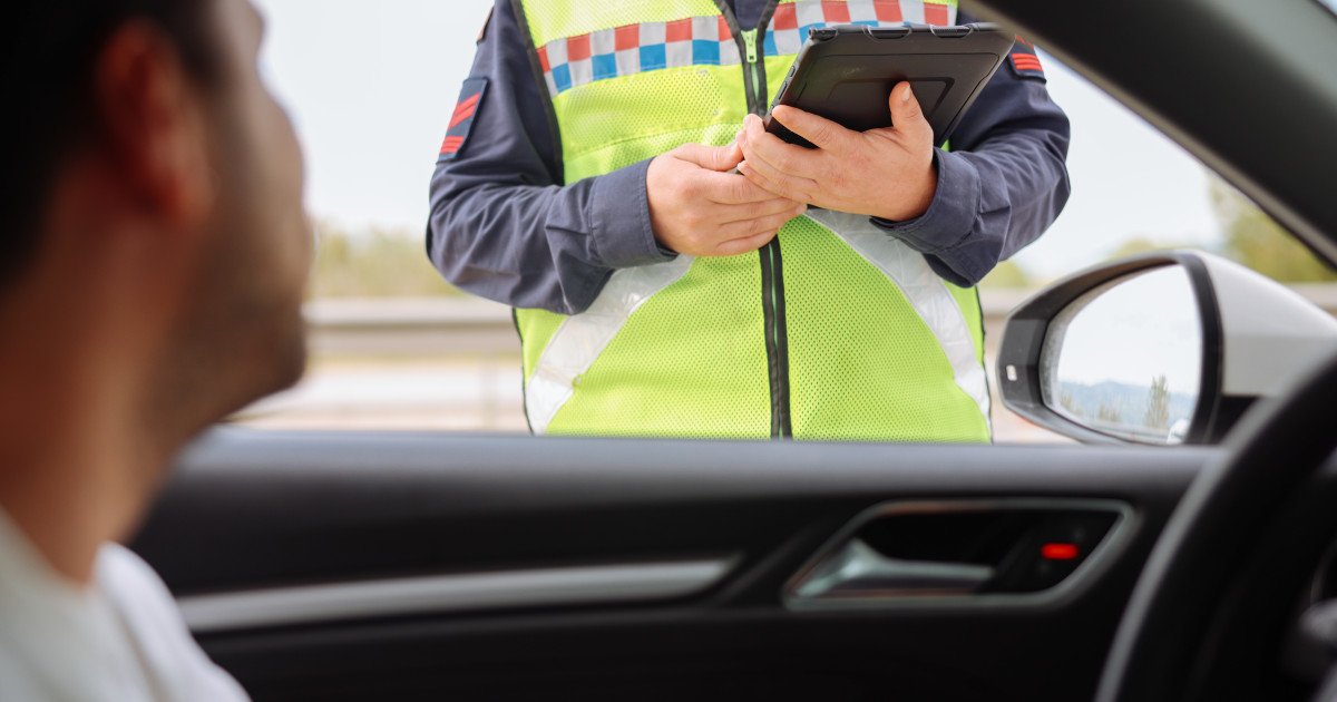 Siguranța în trafic: centura, o responsabilitate comună adesea neglijată Utilizarea centurii de siguranță rămâne o măsură fundamentală pentru reducerea gravității accidentelor rutiere, însă în România, acest aspect continuă să fie subiect de discuție și, din păcate, de ignorare