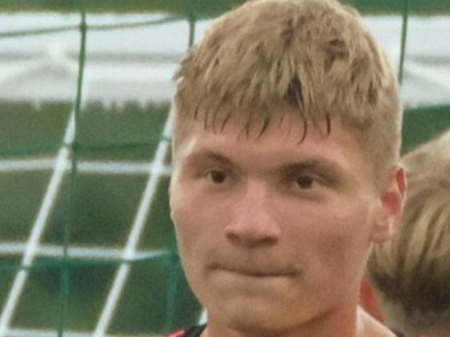 Trei decenii de închisoare, posibil chiar mai mult, pentru tânărul de 20 de ani acuzat că a ucis o femeie de afaceri în mod brutal, chiar în fața fiicei acesteia