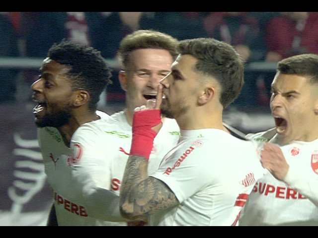 Fotbalul românesc a trăit un moment exploziv pe stadionul Giulești, după ce un jucător de la Rapid a avut un comportament controversat în timpul partidei împotriva rivalei sale, Steaua București