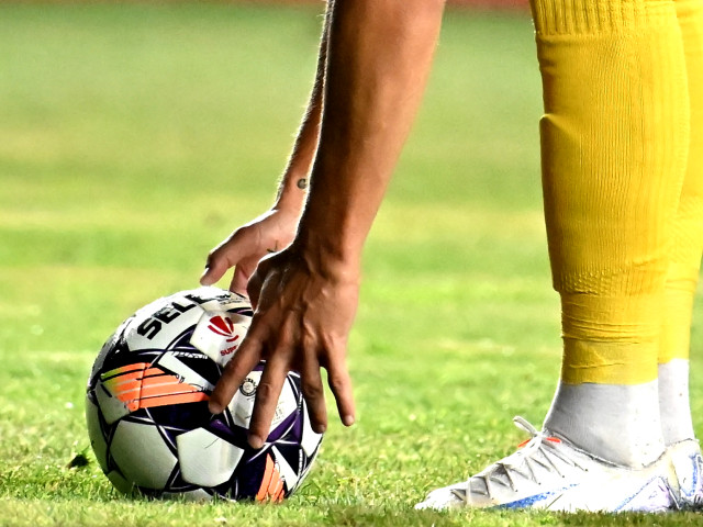 Sorpriză în peisajul fotbalului românesc! În ciuda faptului că Dinamo București a traversat ani de incertitudine și a avut o prezență mai redusă în ultimul sezon, formația alb-roșie reușește să domine în ceea ce privește convocările la naționalele mari ale României, depășind chiar rivalii de tradiție, Rapid București și FCSB