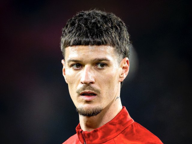 Dennis Man, unul dintre cei mai promițători fotbaliști români ai ultimei decade, pare să fi găsit în sfârșit forma și recunoașterea pe care și le-a dorit în aventura sa în Olanda, după o perioadă complicată la PSV Eindhoven