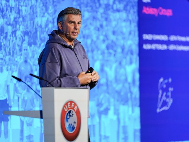 Lupescu întreabă FRF și CCA despre arbitrajul din Rapid – Dinamo 3-2