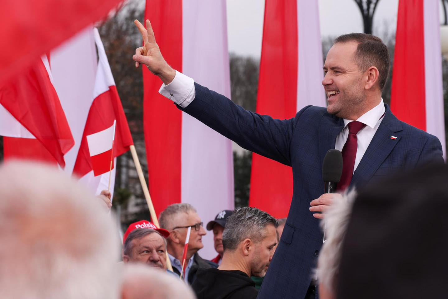 Polonia, principalul beneficiar al fondurilor europene pentru apărare, se află în mijlocul unui conflict intern care riscă să pună în pericol accesul său la miliarde de euro destinați apărării naționale