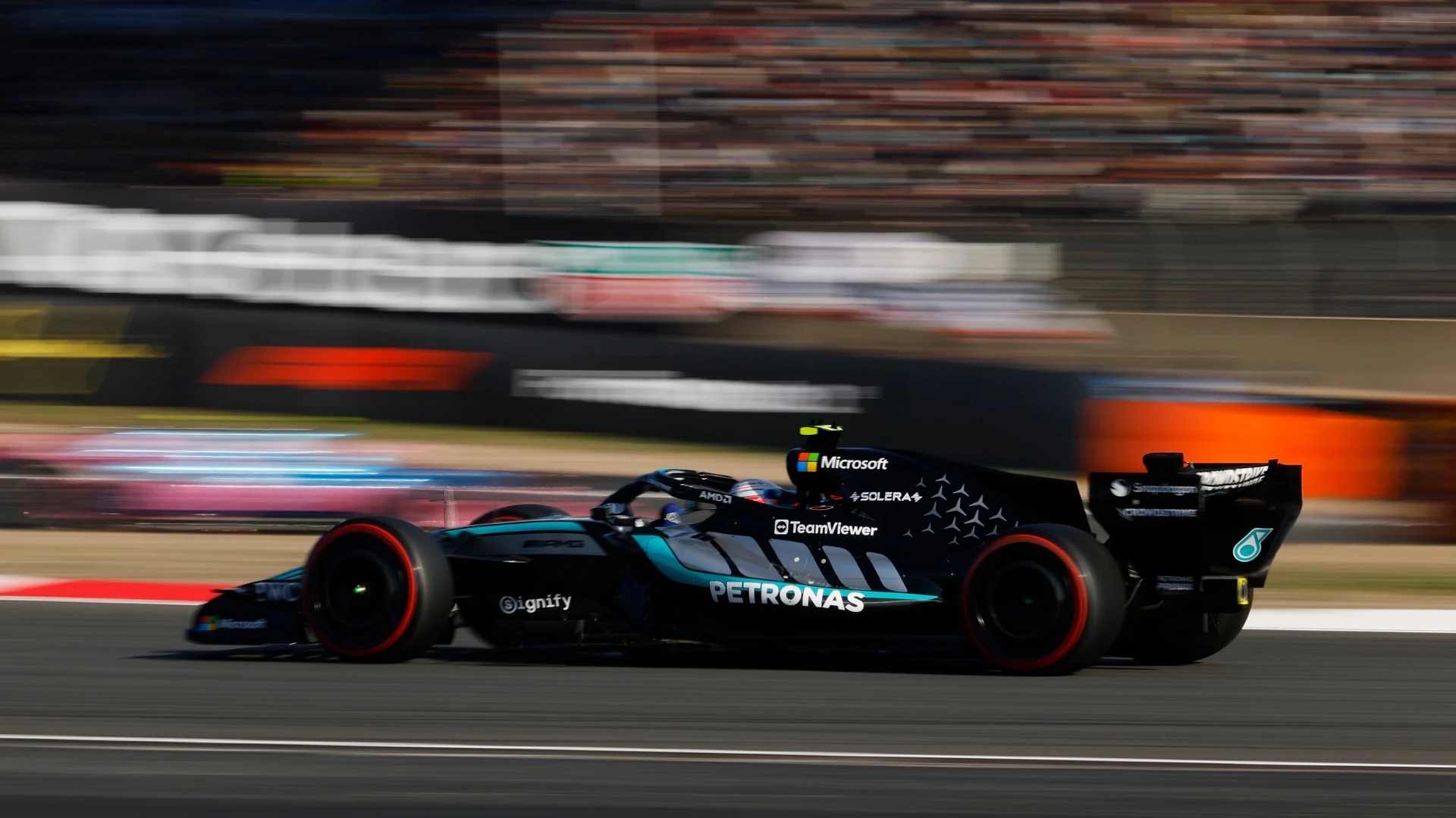 Kimi Antonelli stabilește recordul celui mai tânăr pole-position în calificările de la Shanghai Kimi Antonelli a reușit o performanță senzațională în calificările de la Marele Premiu al Chinei, devenind cel mai tânăr pilot din istoria motorsportului care obține pole position