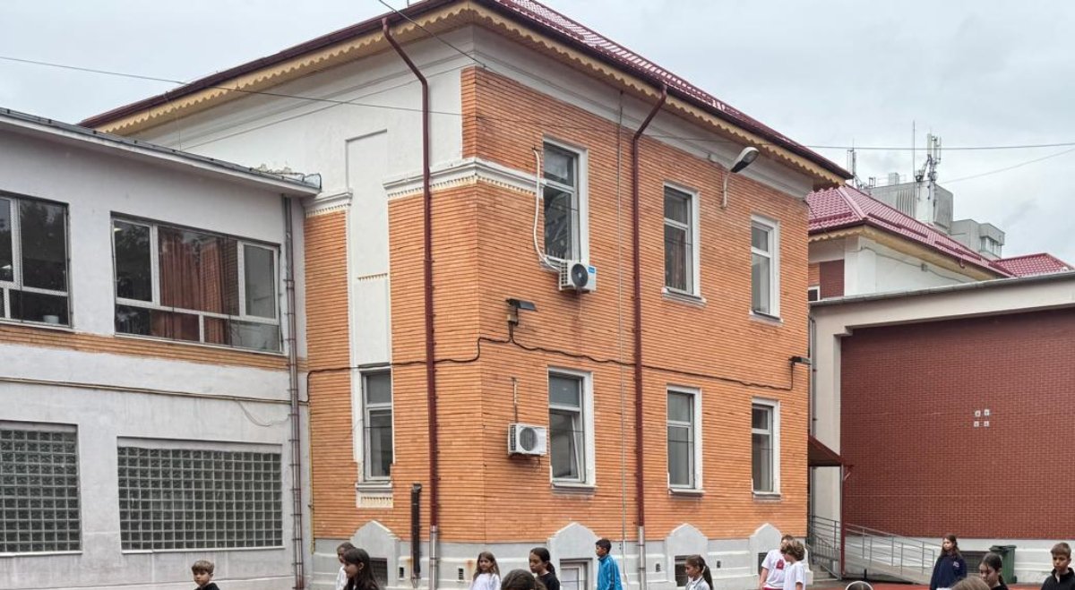 Liceul Teoretic „Alexandru Vlahuță” din Sectorul 1 al Capitalei poate beneficia în curând de o amplă modernizare, dacă proiectul de hotărâre aflat în dezbatere la Consiliul Local va fi aprobat